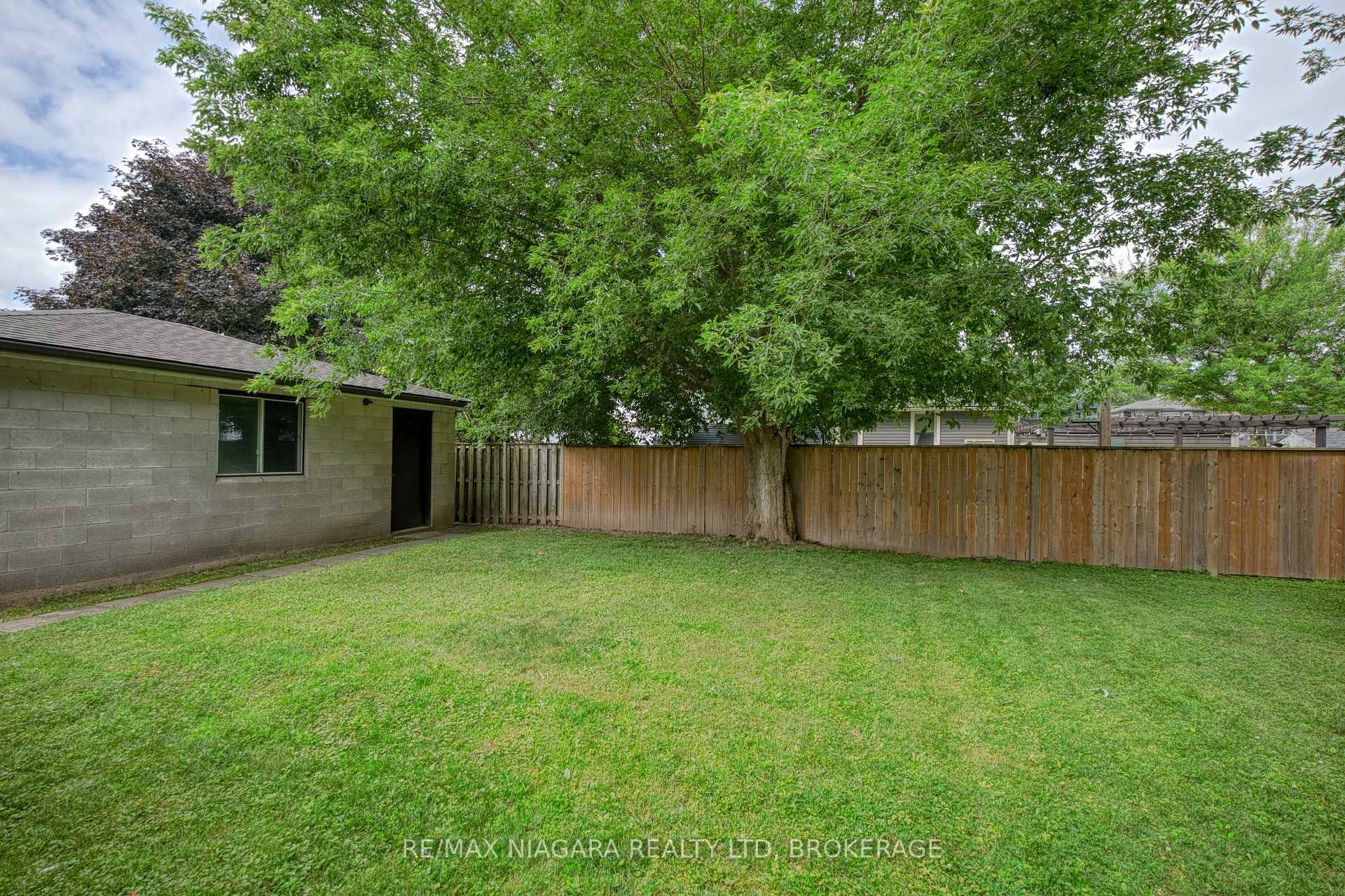 Photo 36 of 25 Rice Road, Welland, N. Welland — HOMEH