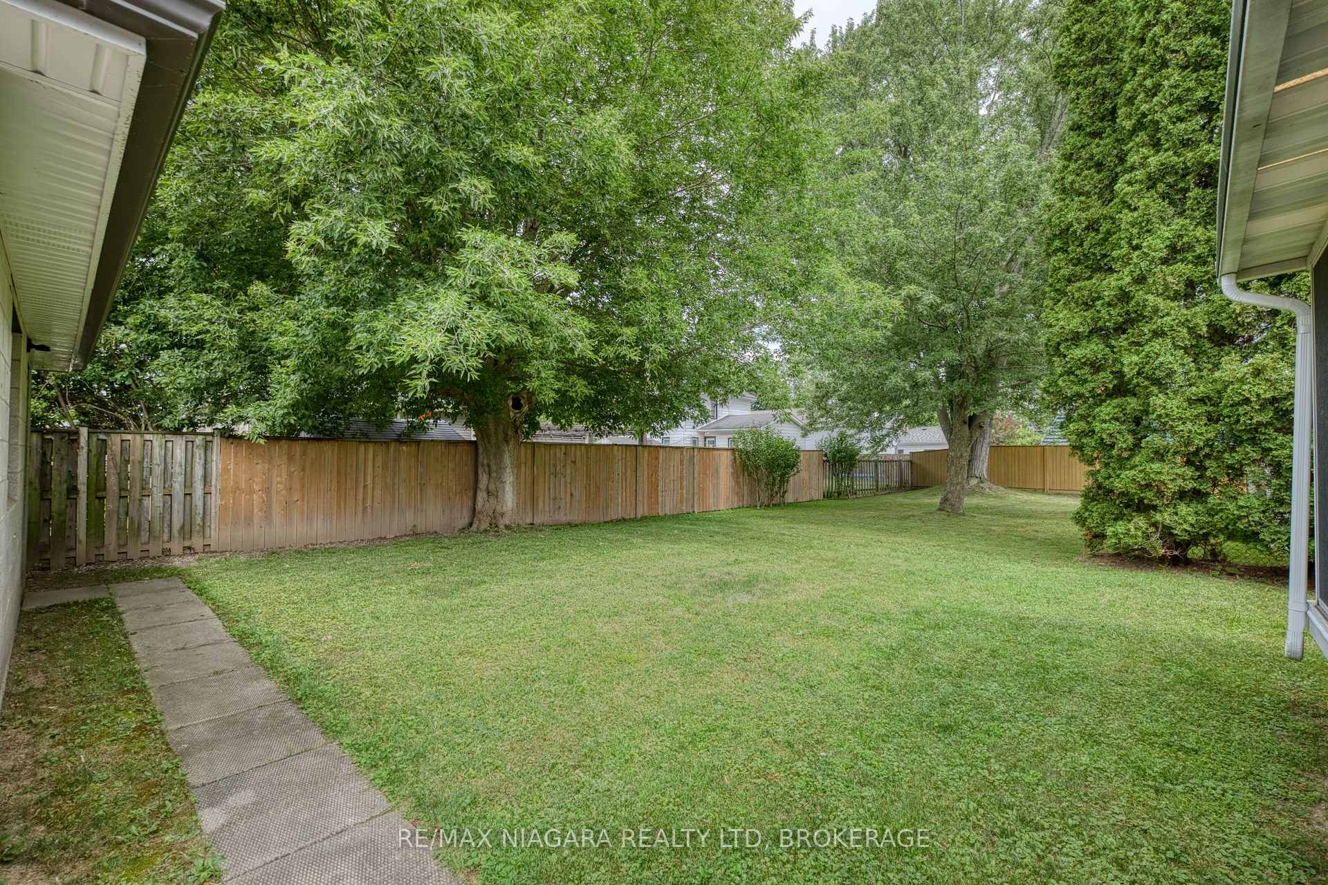 Photo 37 of 25 Rice Road, Welland, N. Welland — HOMEH