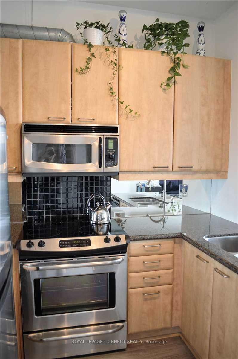 Photo 5 of Unit Ph15, 955 Queen Street W, Toronto, Niagara — HOMEH