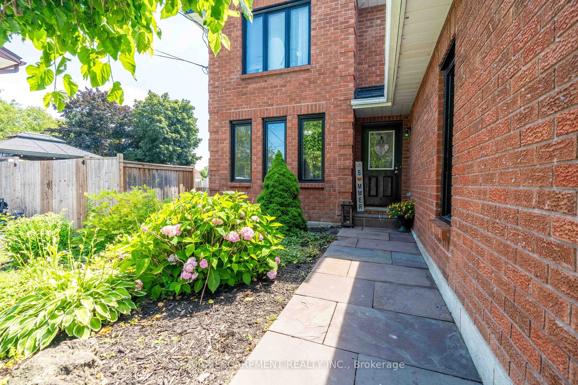Photo 2 of 54 Selkirk Street, Haldimand — HOMEH
