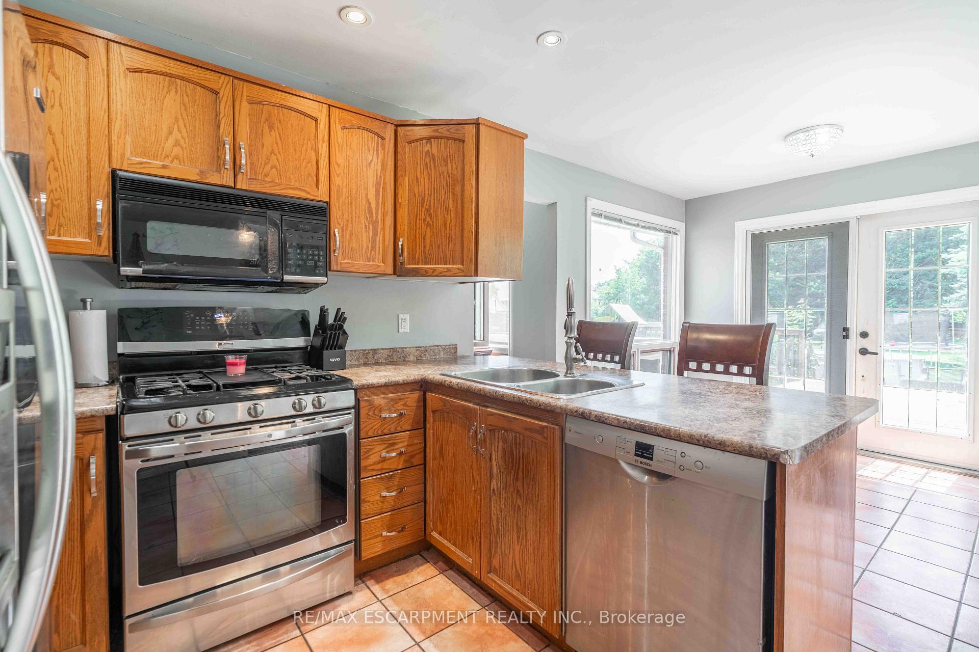 Photo 12 of 54 Selkirk Street, Haldimand — HOMEH