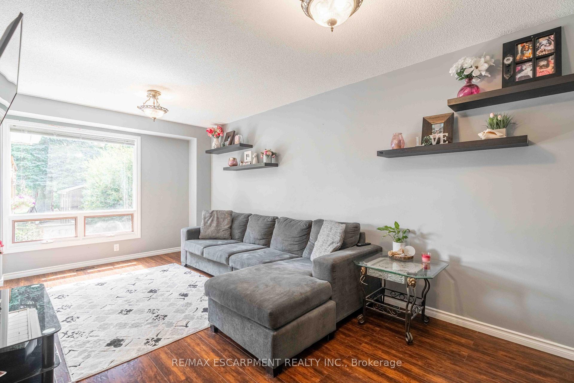 Photo 15 of 54 Selkirk Street, Haldimand — HOMEH
