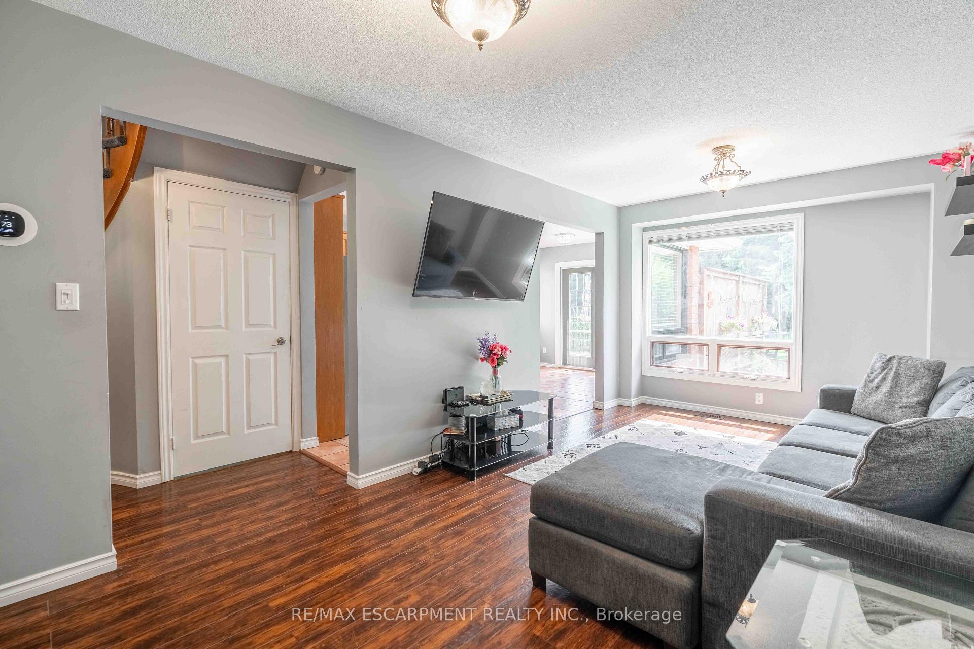Photo 16 of 54 Selkirk Street, Haldimand — HOMEH