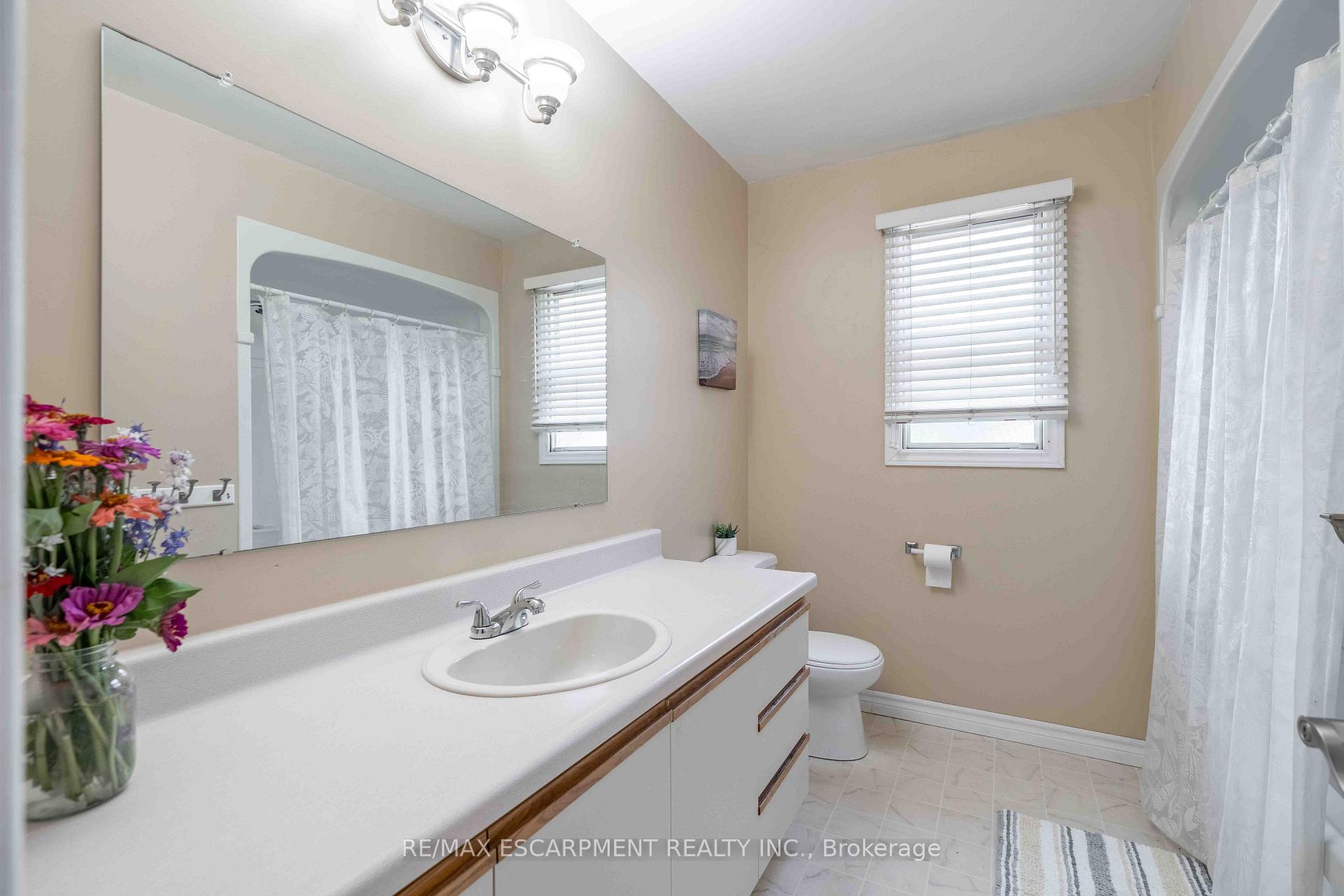 Photo 27 of 54 Selkirk Street, Haldimand — HOMEH