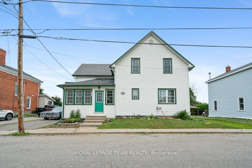 Front of 506 Victoria Street