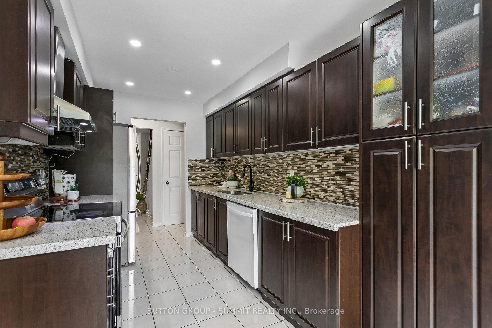 Photo 12 of Unit 37, 35 Malta Avenue N, Brampton, Fletcher's Creek South — HOMEH