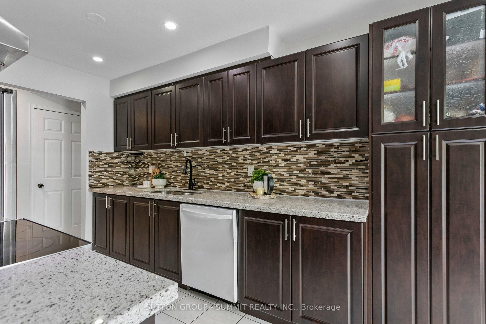 Photo 15 of Unit 37, 35 Malta Avenue N, Brampton, Fletcher's Creek South — HOMEH
