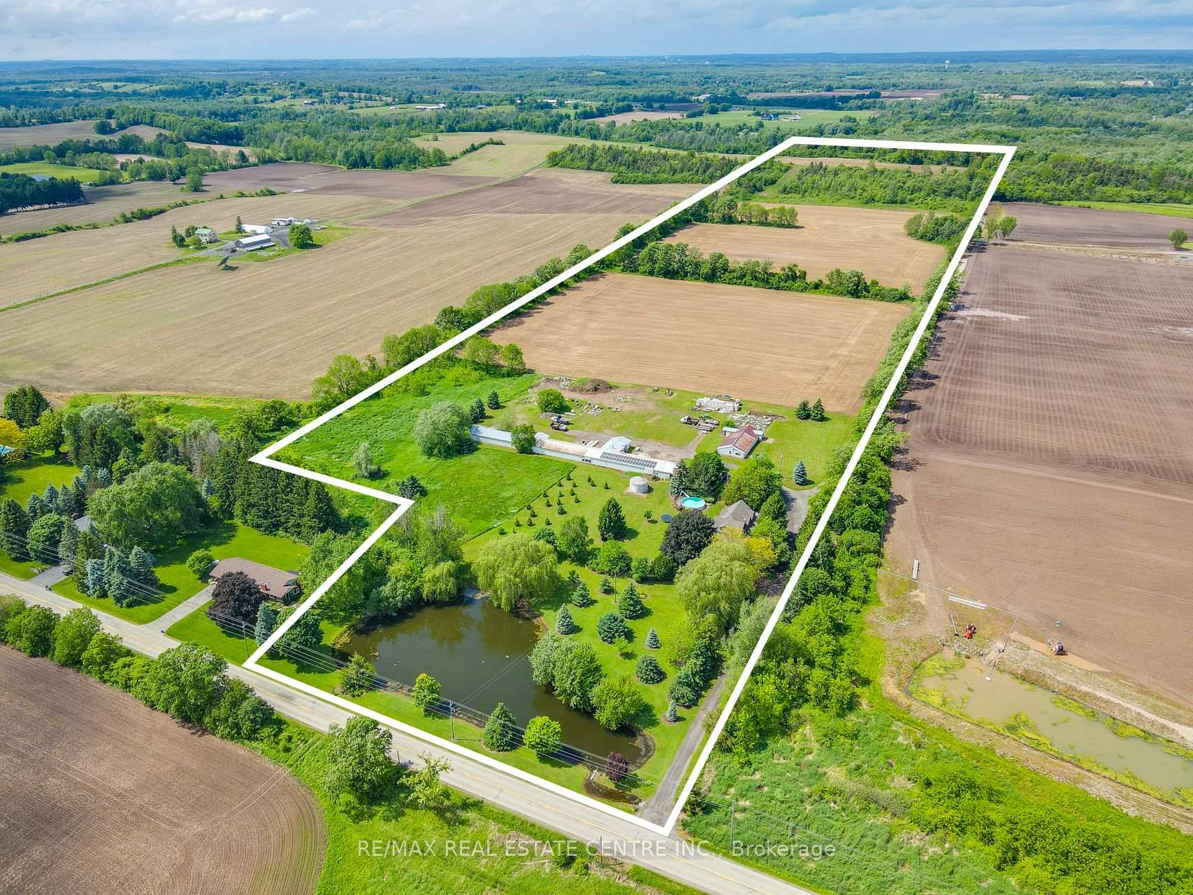 Photo 2 of 875 Safari Road, Hamilton, Rural Flamborough — HOMEH