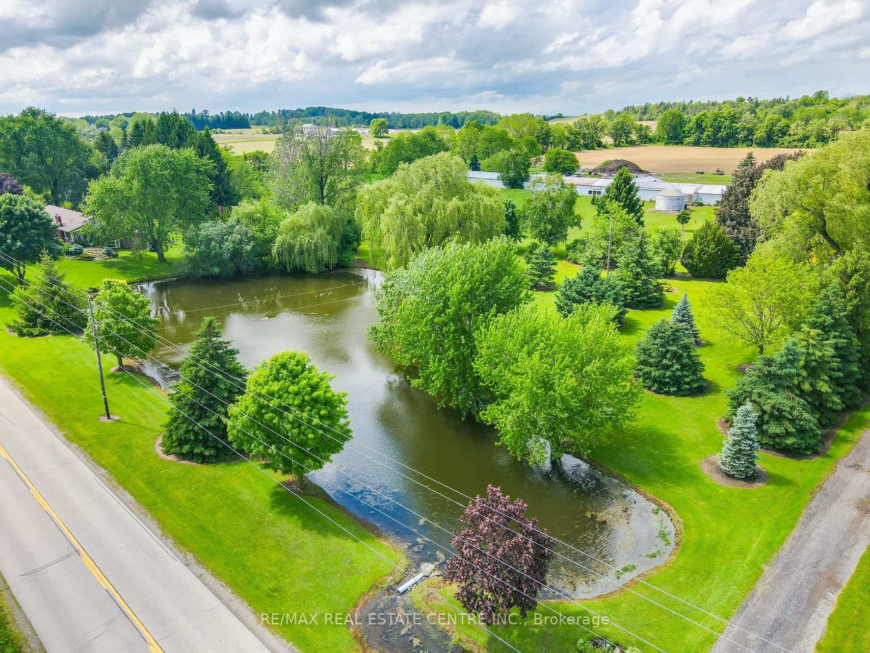 Photo 3 of 875 Safari Road, Hamilton, Rural Flamborough — HOMEH