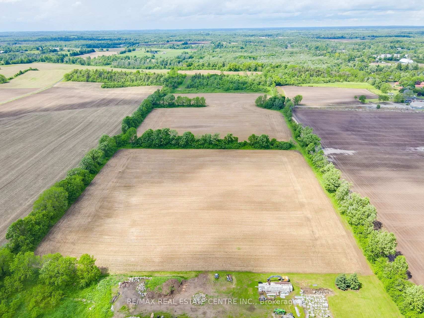 Photo 20 of 875 Safari Road, Hamilton, Rural Flamborough — HOMEH