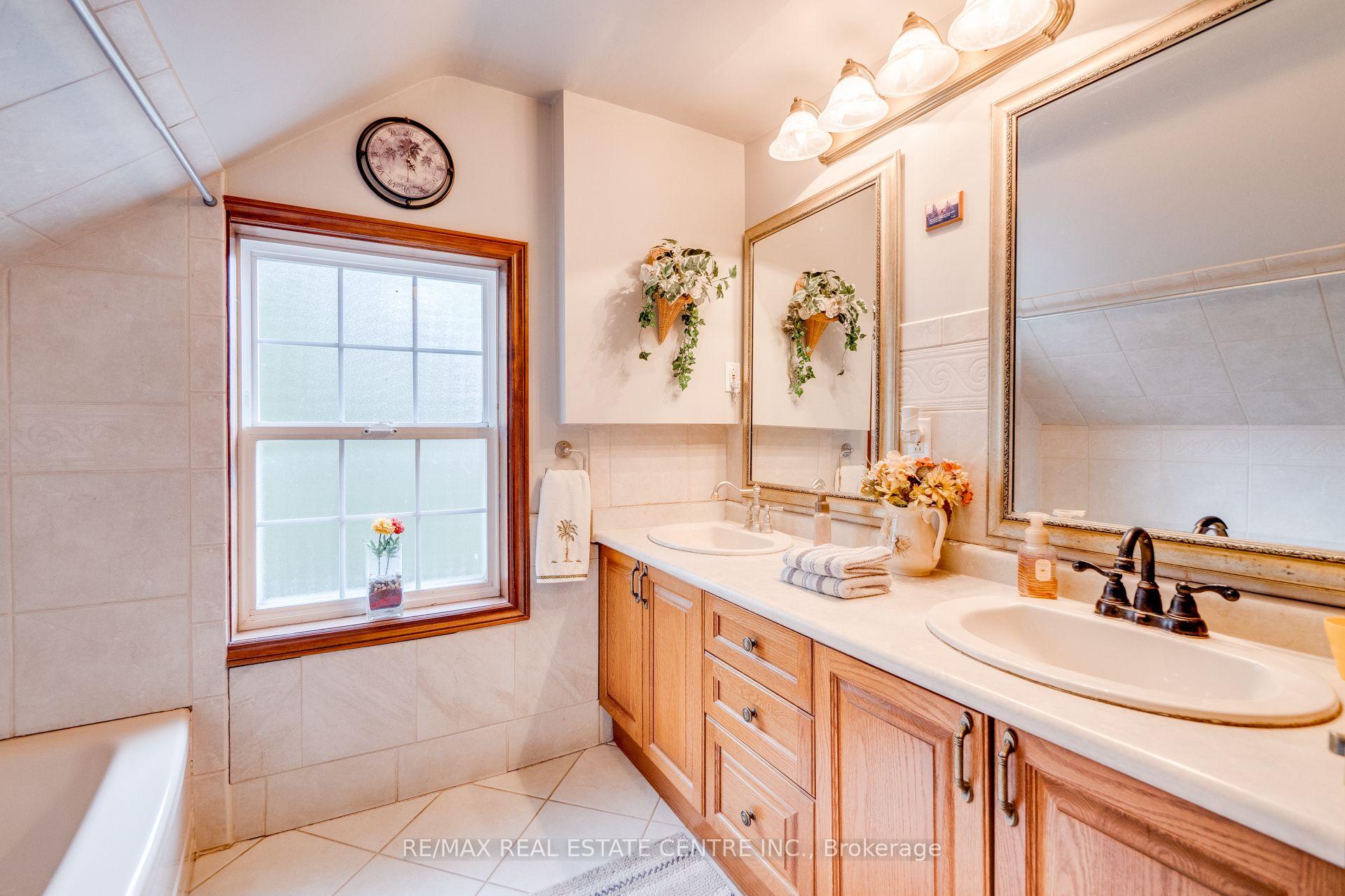 Photo 100 of 875 Safari Road, Hamilton, Rural Flamborough — HOMEH