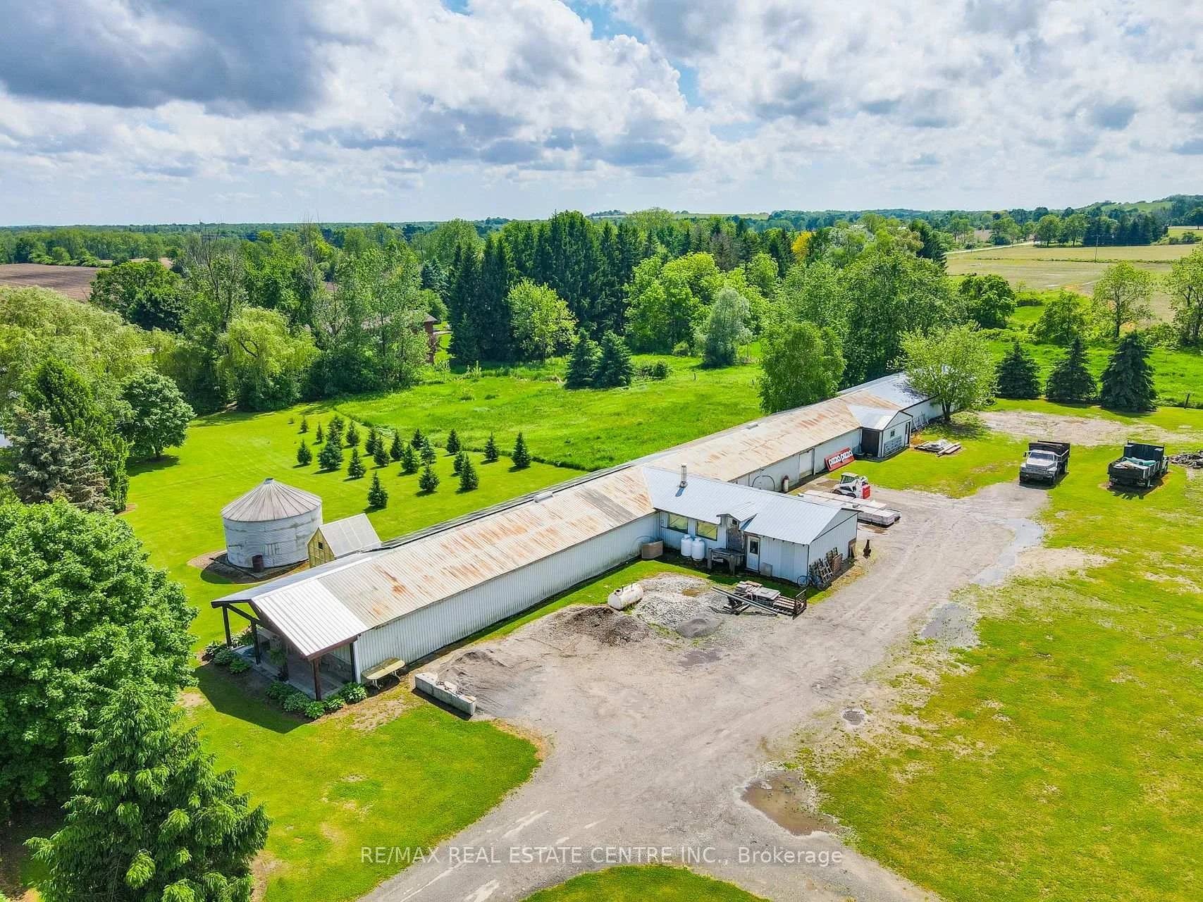 Photo 21 of 875 Safari Road, Hamilton, Rural Flamborough — HOMEH