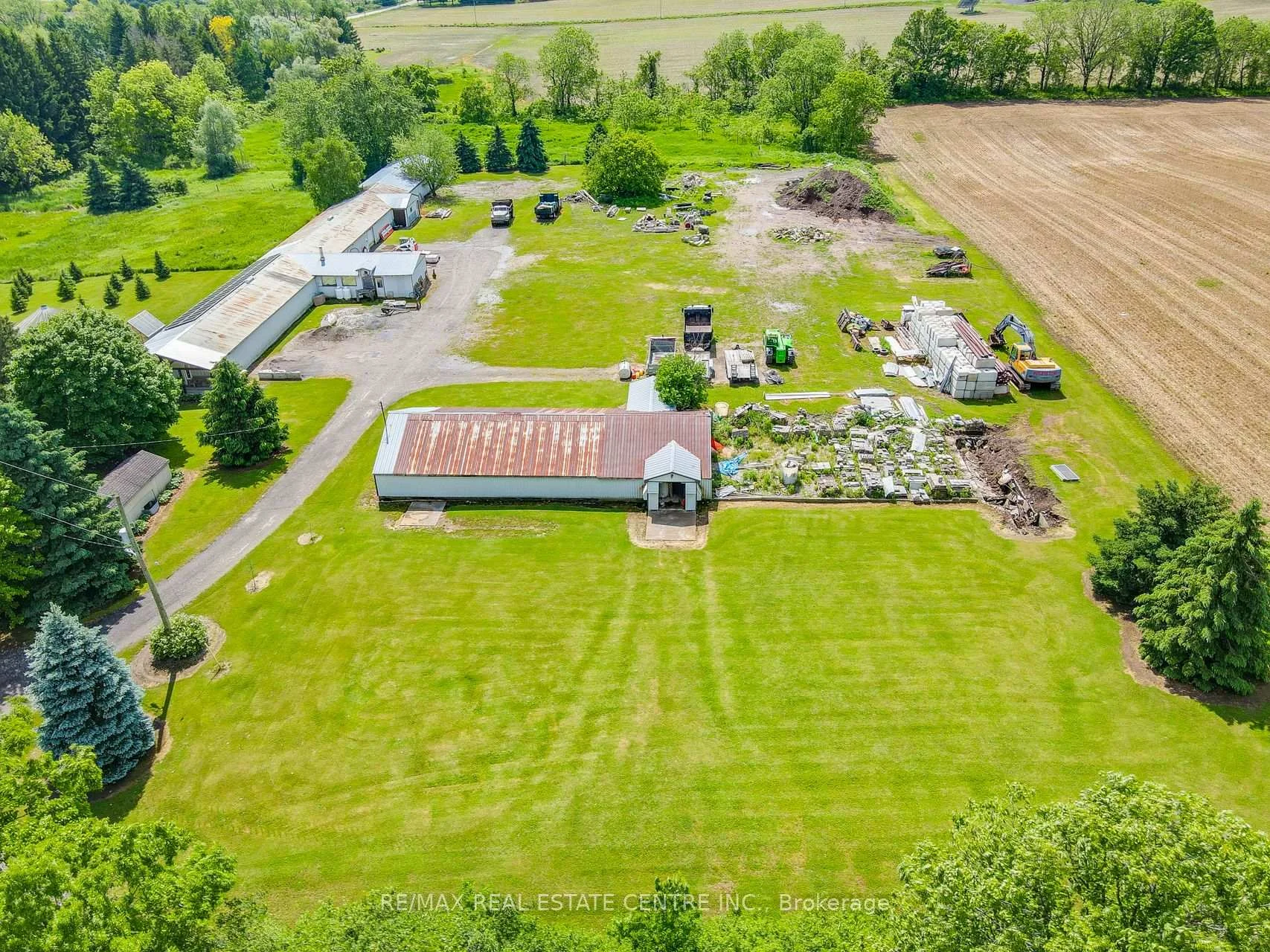 Photo 24 of 875 Safari Road, Hamilton, Rural Flamborough — HOMEH