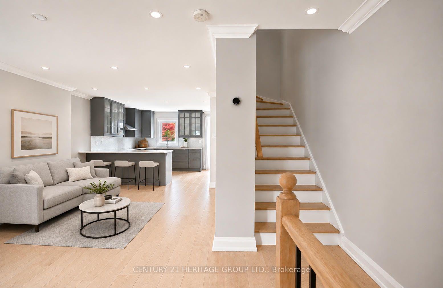Photo 3 of 9-2 Skeens Lane, Etobicoke, Long Branch — HOMEH