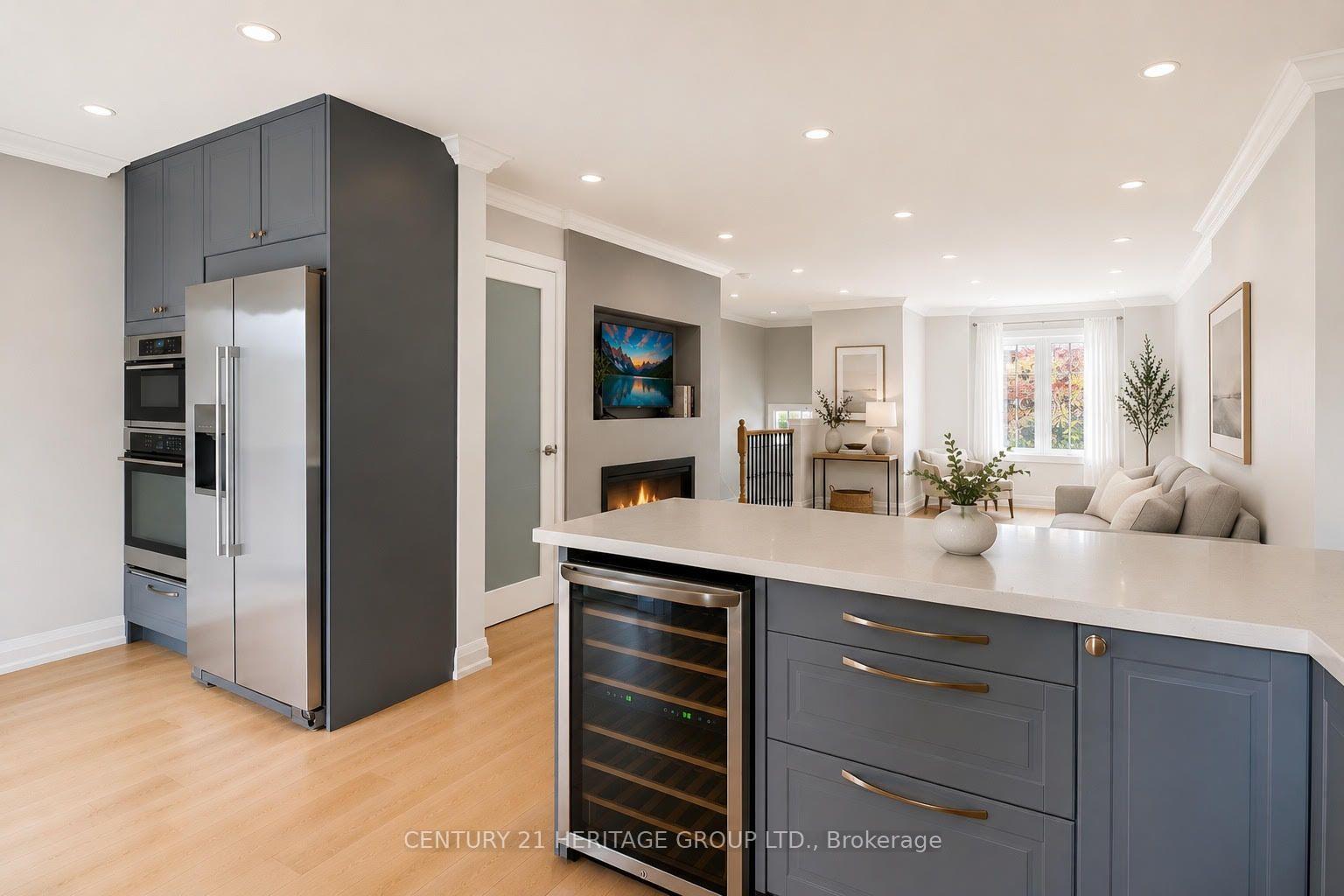 Photo 5 of 9-2 Skeens Lane, Etobicoke, Long Branch — HOMEH