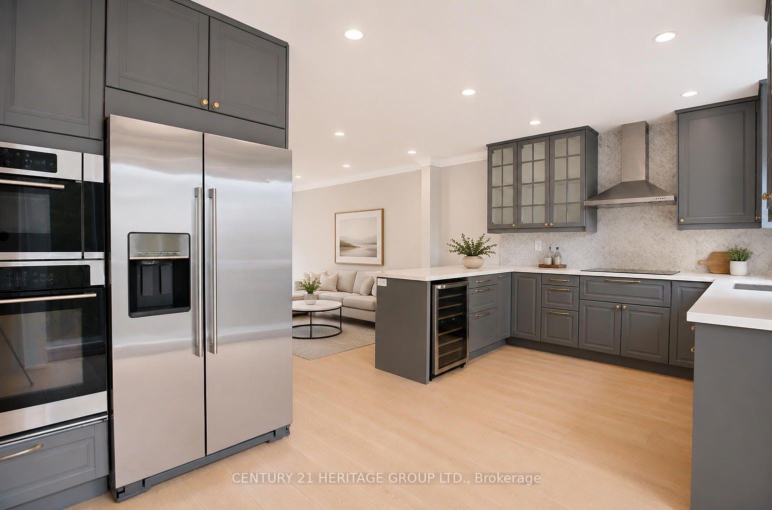 Photo 7 of 9-2 Skeens Lane, Etobicoke, Long Branch — HOMEH