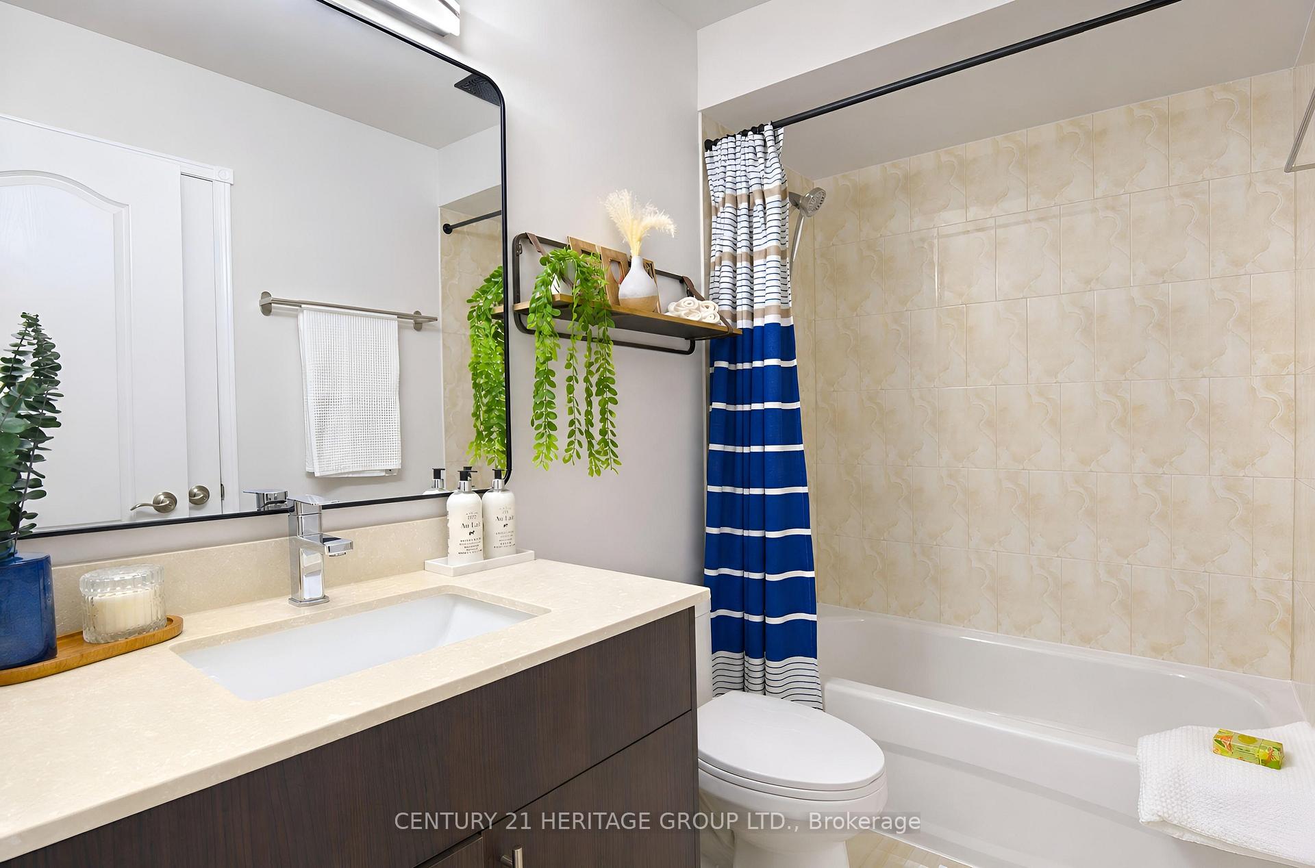 Photo 11 of 9-2 Skeens Lane, Etobicoke, Long Branch — HOMEH