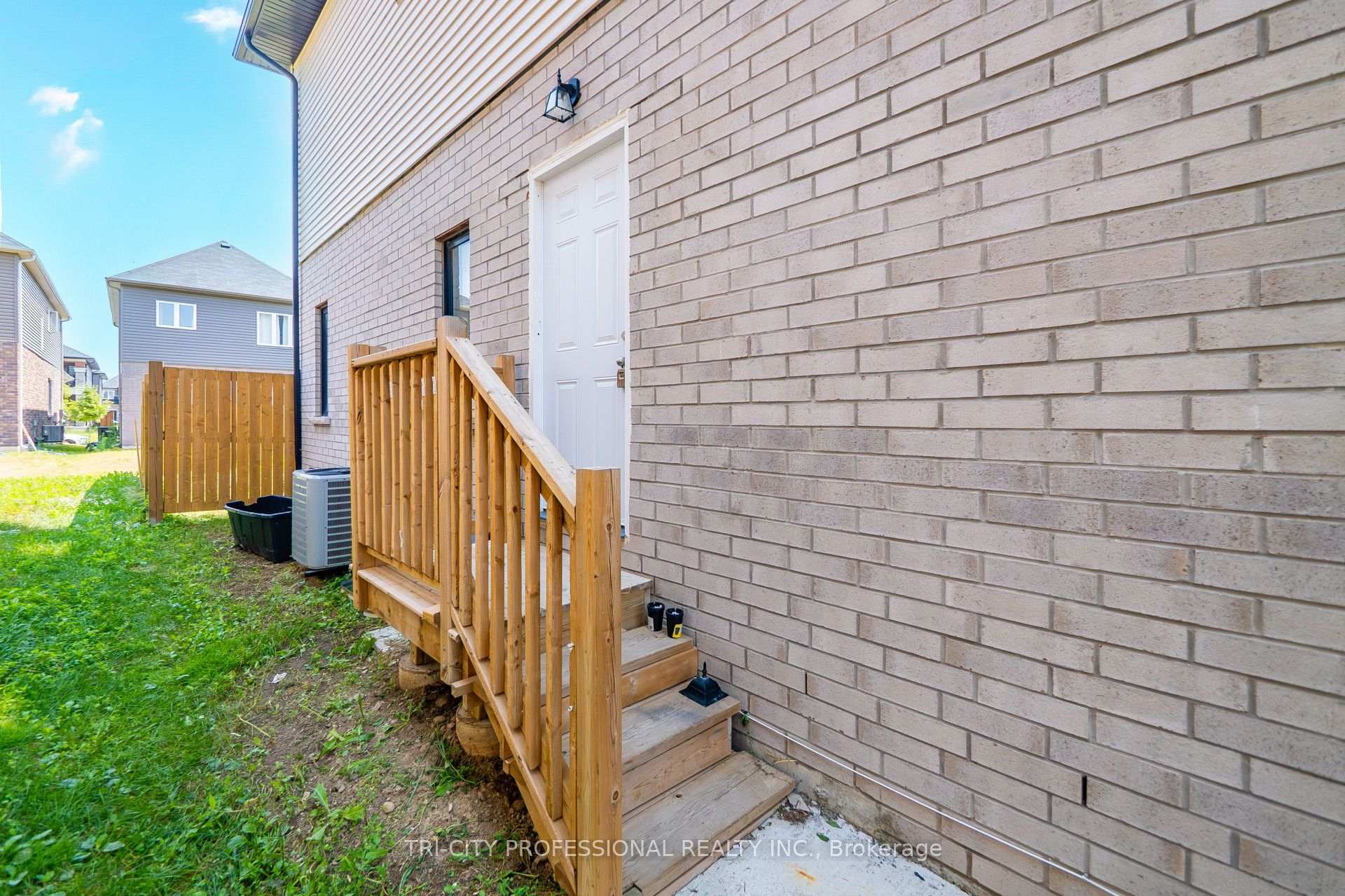 Photo 49 of 28 Bowery Road, Brantford, Northwest Industrial Park — HOMEH