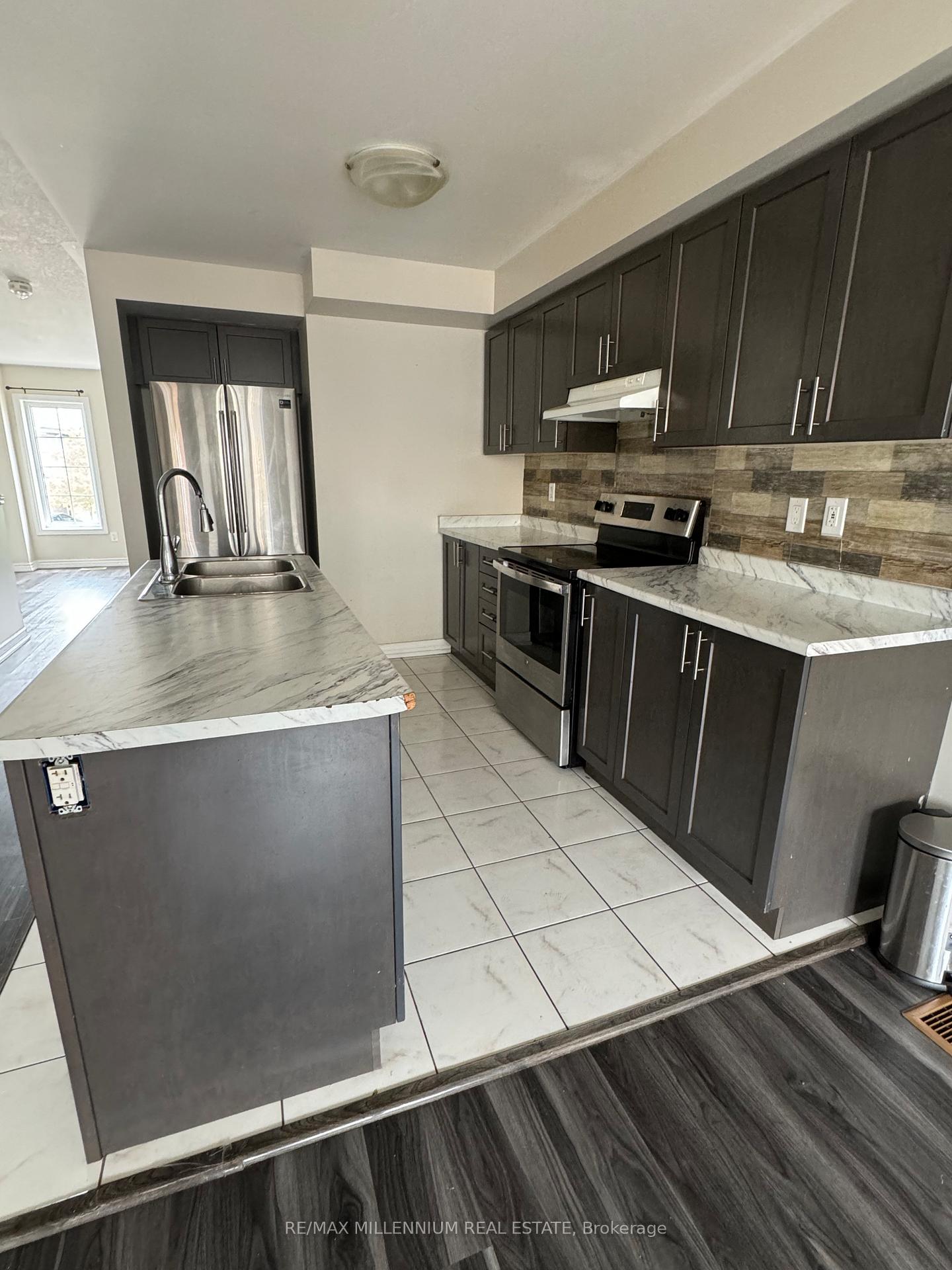 Photo 2 of 458 Linden Drive W, Cambridge, Preston Heights — HOMEH