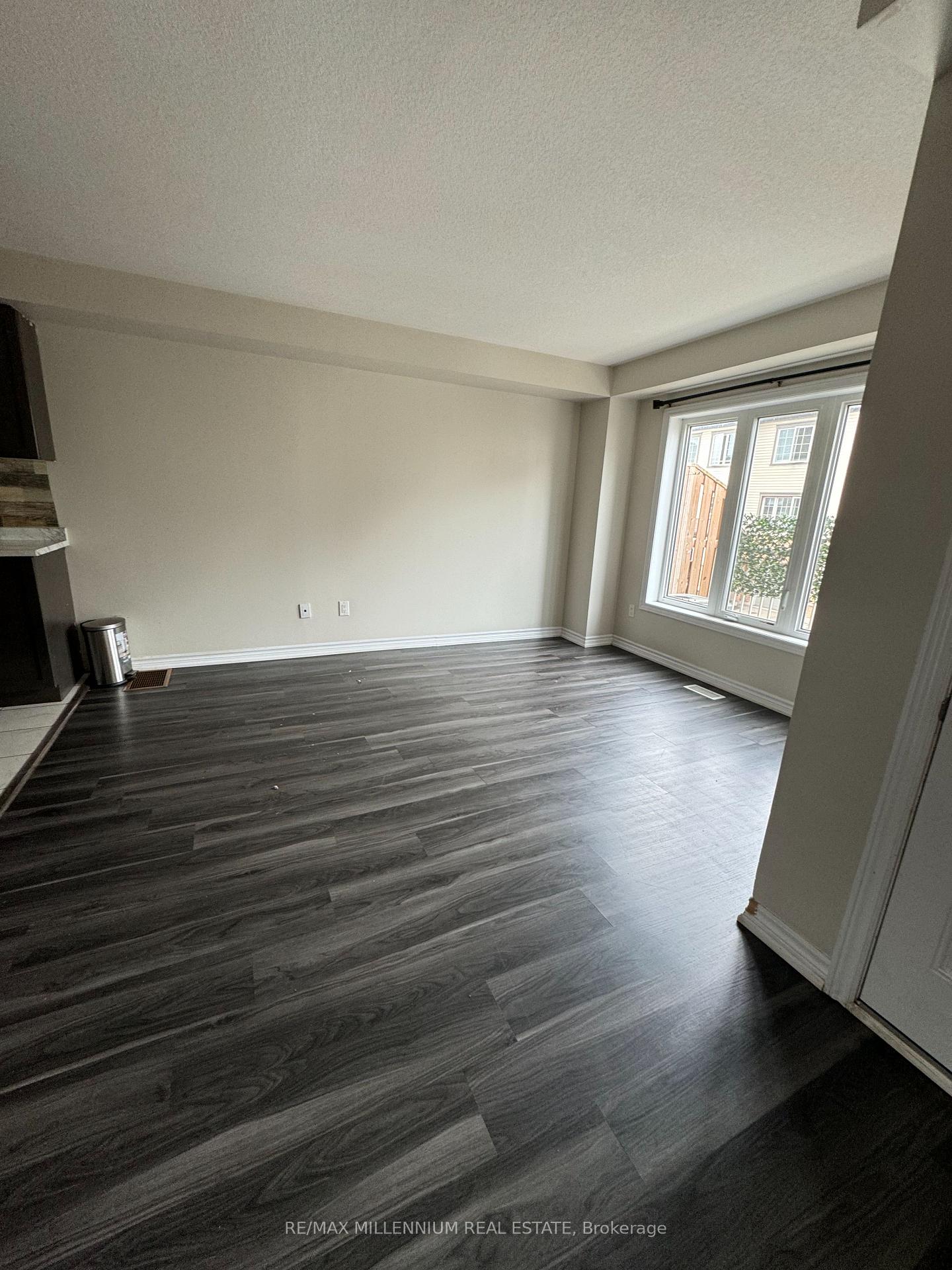 Photo 3 of 458 Linden Drive W, Cambridge, Preston Heights — HOMEH