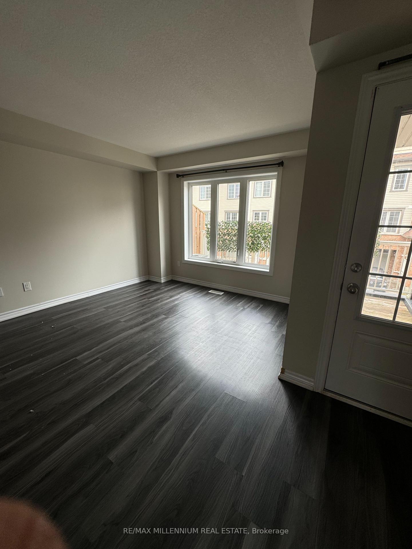 Photo 4 of 458 Linden Drive W, Cambridge, Preston Heights — HOMEH