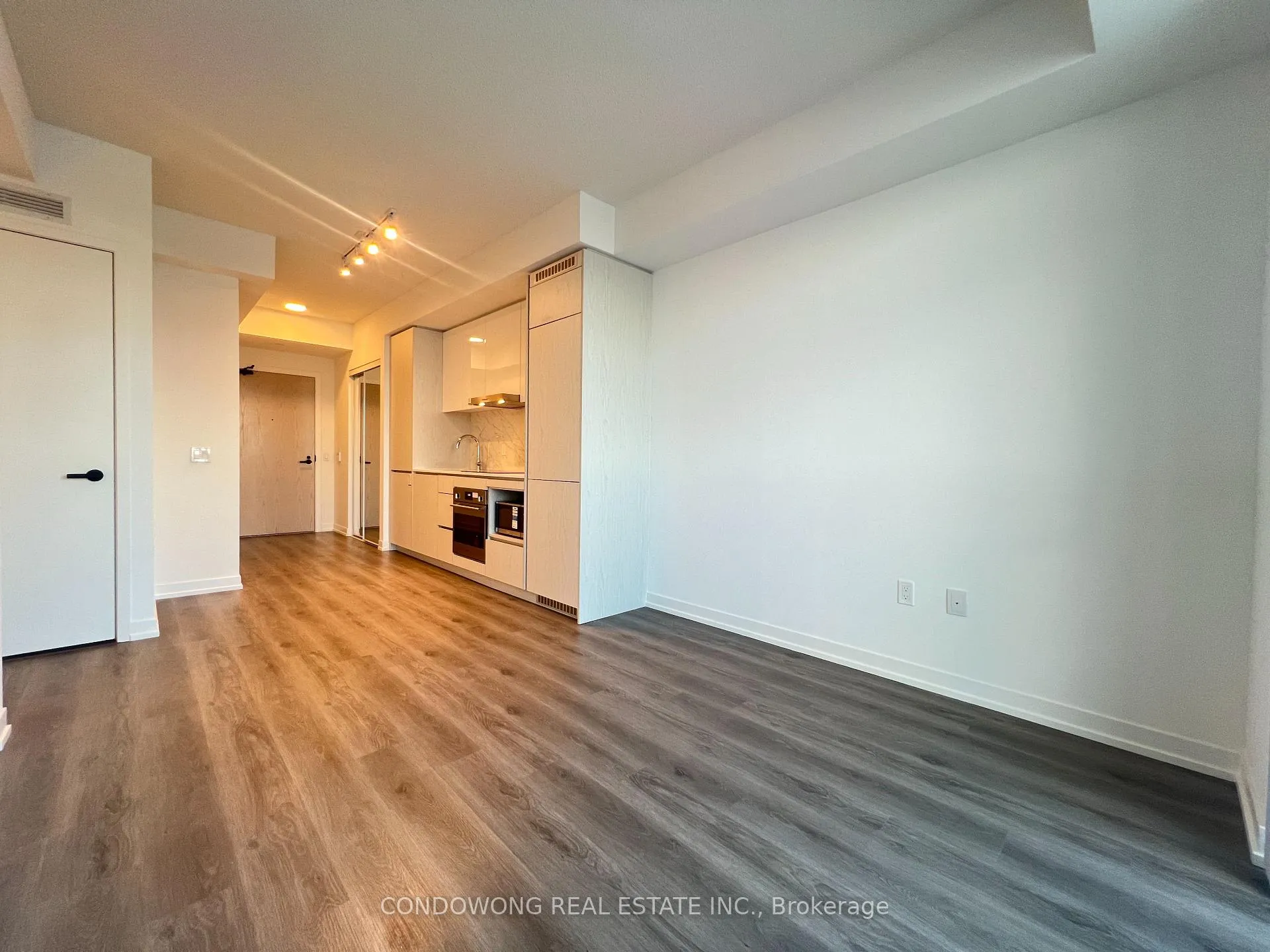 Photo 7 of Unit 2607, 28 Interchange Way, Vaughan, Vaughan Corporate Centre — HOMEH
