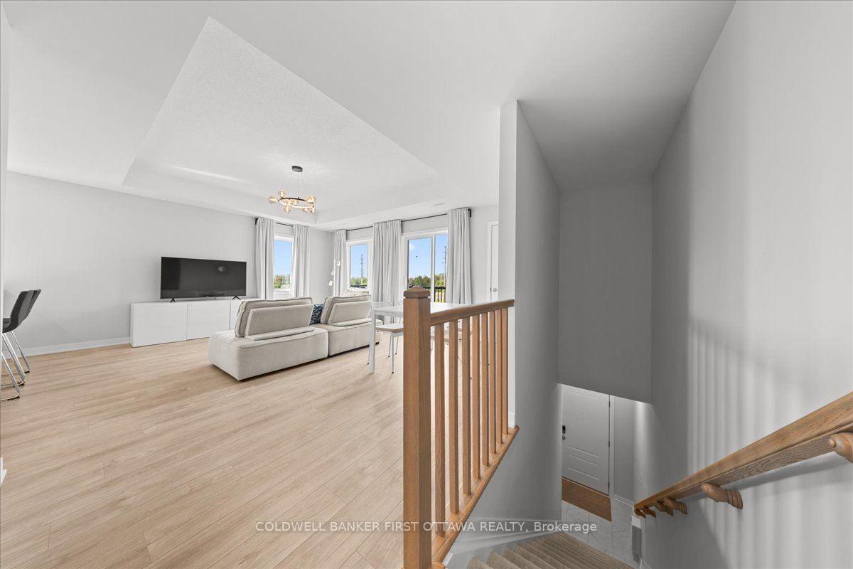 Photo 3 of 210 Parnian Private, Ottawa, Barrhaven - Half Moon Bay — HOMEH