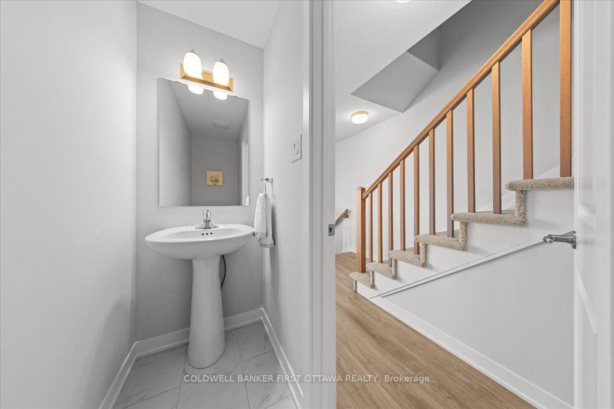 Photo 5 of 210 Parnian Private, Ottawa, Barrhaven - Half Moon Bay — HOMEH