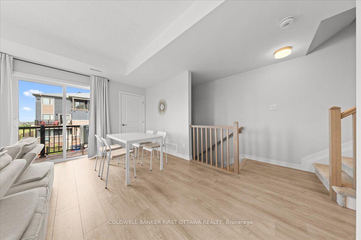 Photo 6 of 210 Parnian Private, Ottawa, Barrhaven - Half Moon Bay — HOMEH
