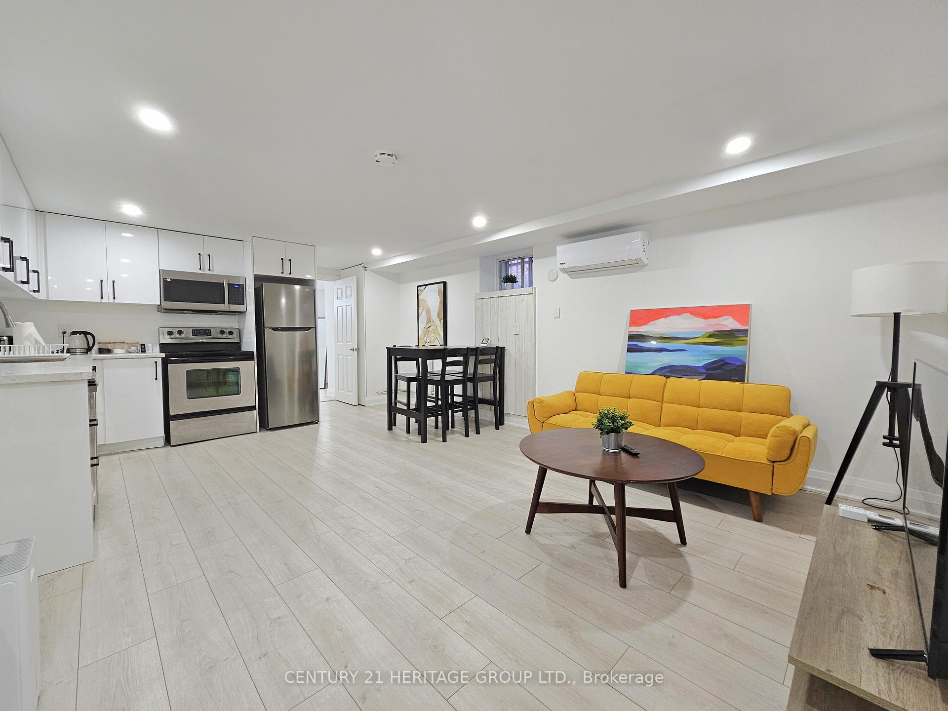 Photo 2 of Unit Bsmt, 344 Shaw Street, Toronto, Trinity-Bellwoods — HOMEH