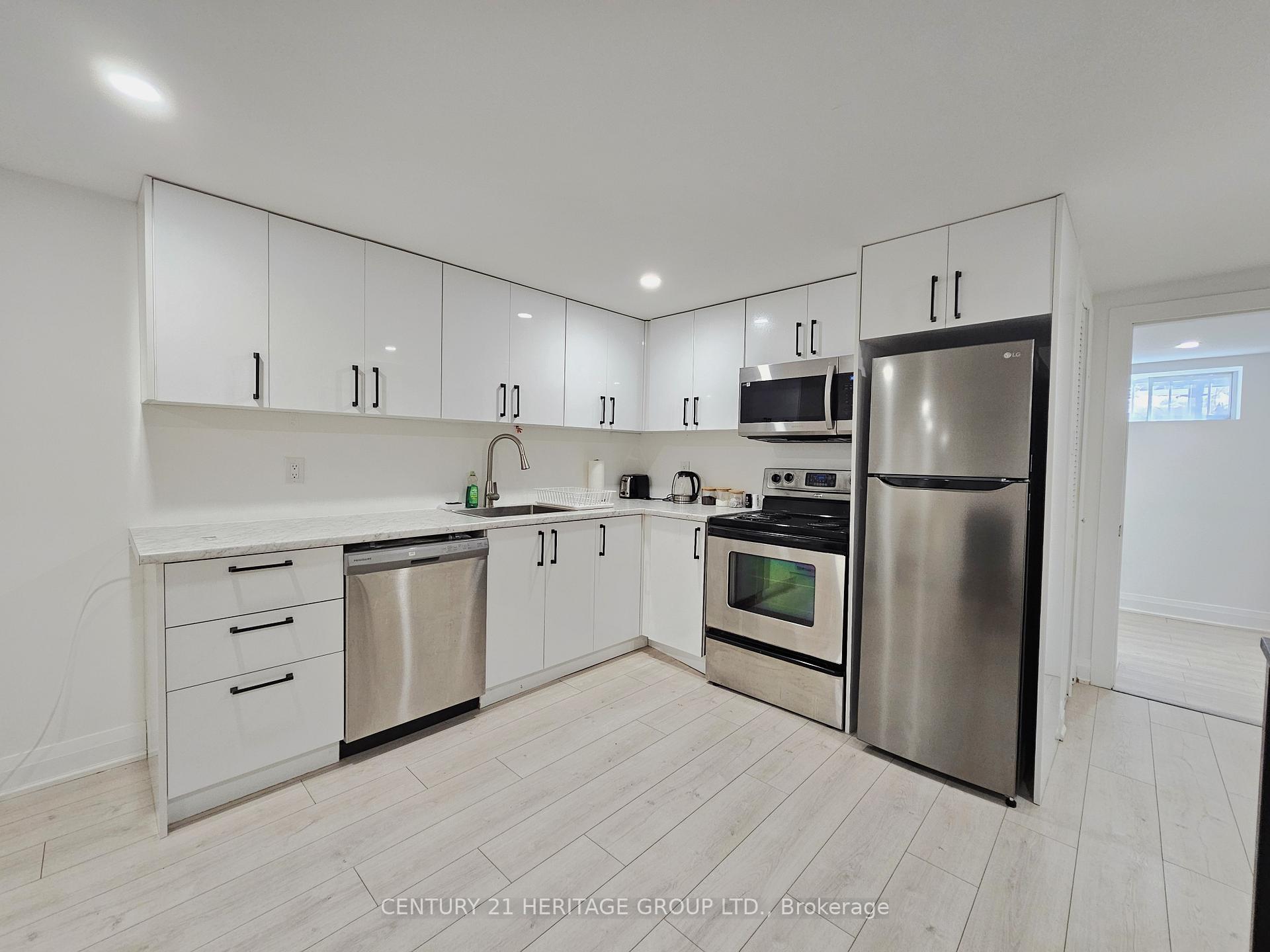 Photo 3 of Unit Bsmt, 344 Shaw Street, Toronto, Trinity-Bellwoods — HOMEH