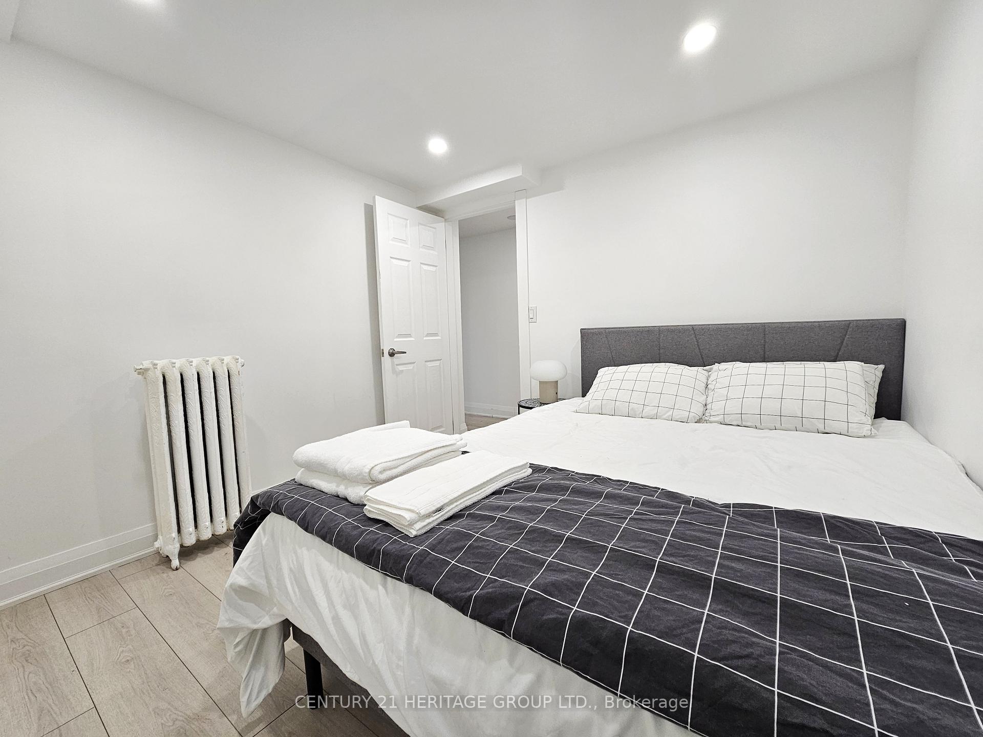 Photo 4 of Unit Bsmt, 344 Shaw Street, Toronto, Trinity-Bellwoods — HOMEH