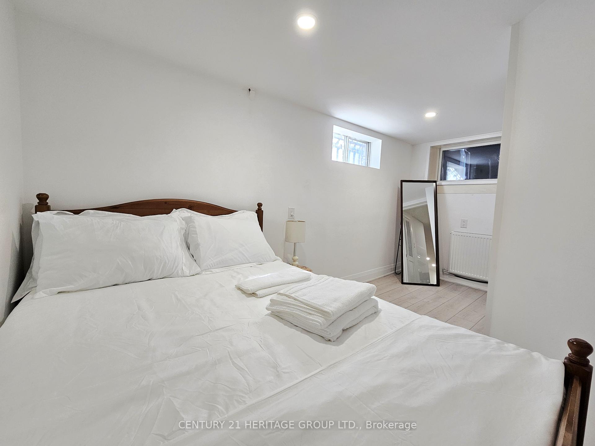 Photo 5 of Unit Bsmt, 344 Shaw Street, Toronto, Trinity-Bellwoods — HOMEH