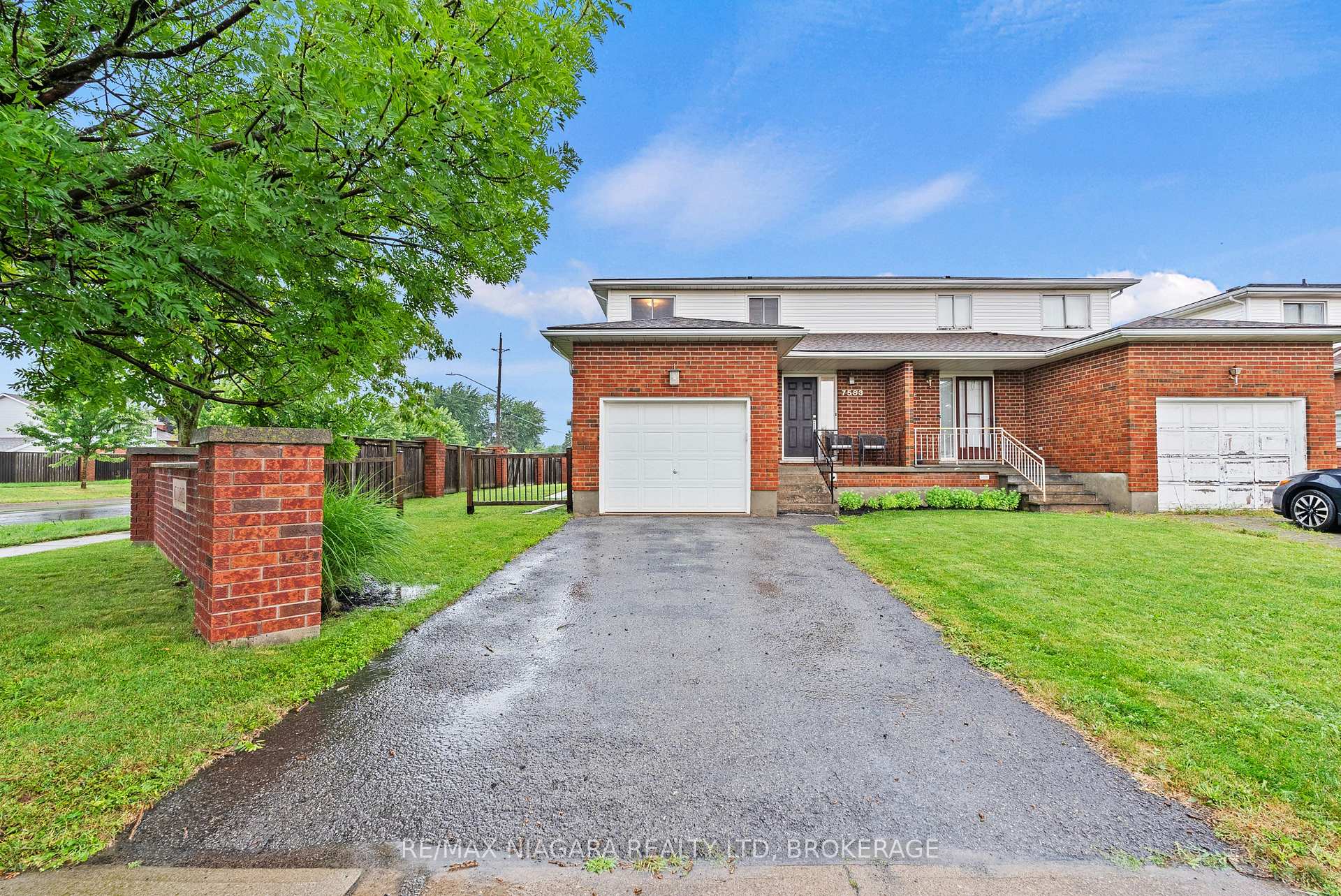 Photo 2 of 7583 Monastery Drive, Niagara Falls, Mt. Carmel — HOMEH