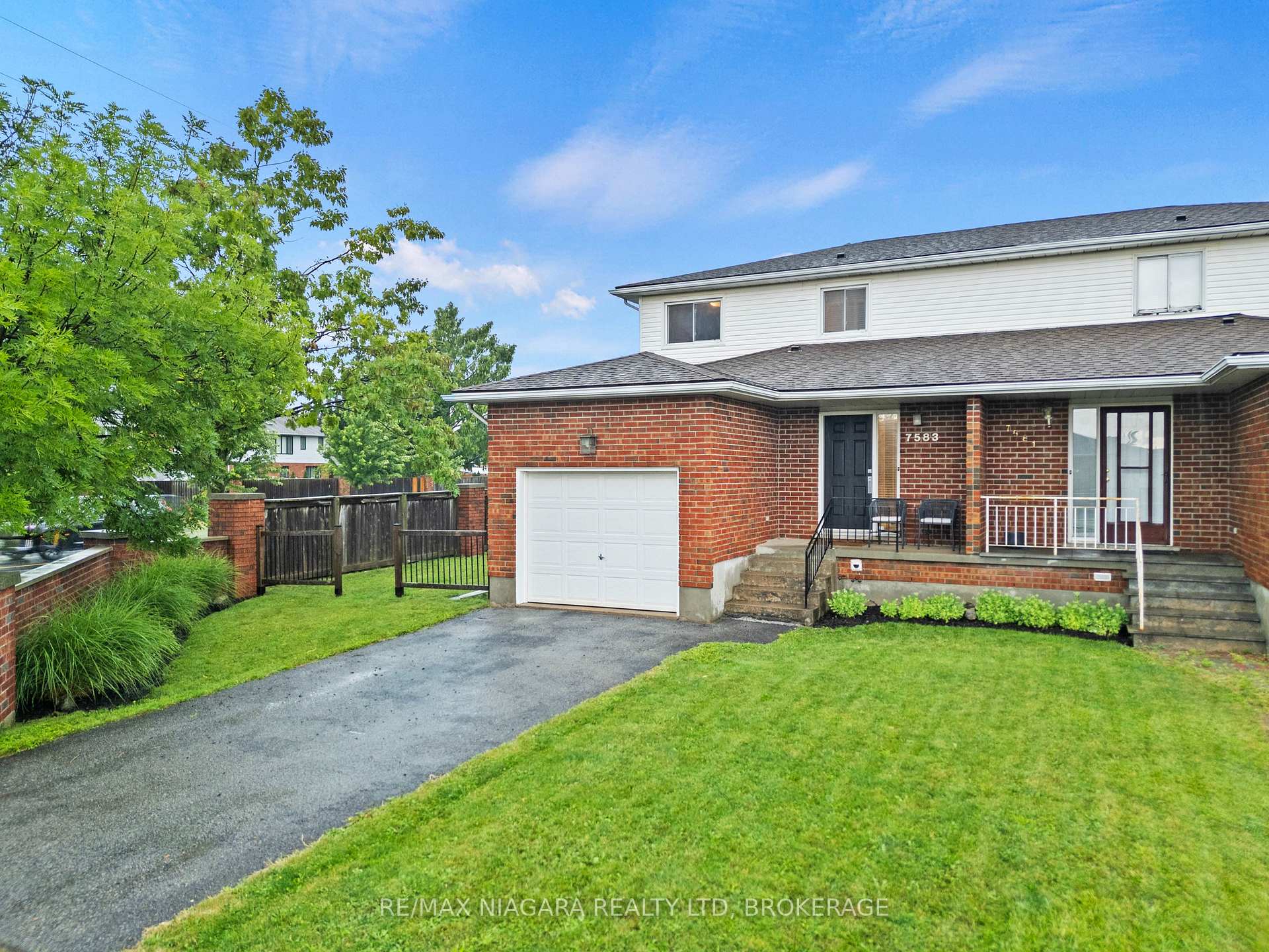 Photo 3 of 7583 Monastery Drive, Niagara Falls, Mt. Carmel — HOMEH