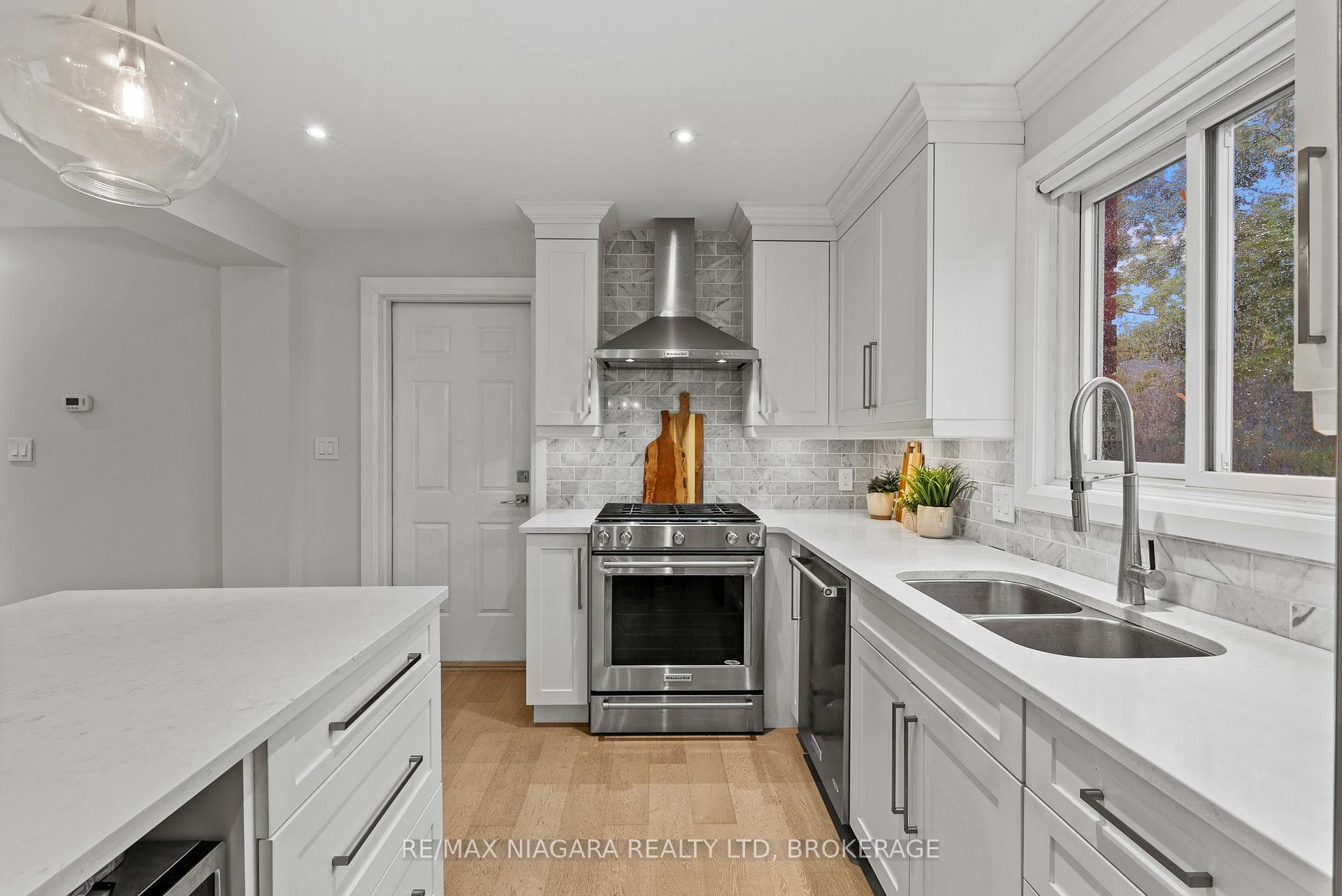 Photo 15 of 7583 Monastery Drive, Niagara Falls, Mt. Carmel — HOMEH