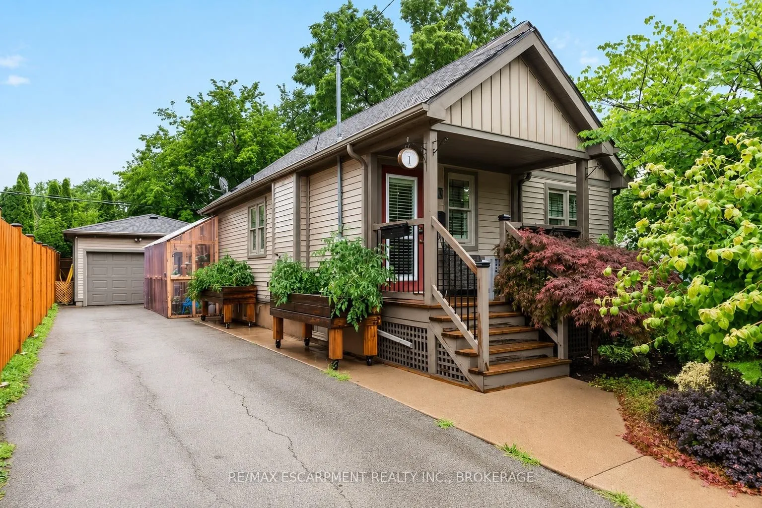 Photo 2 of 73 Margery Avenue, St. Catharines, Haig — HOMEH