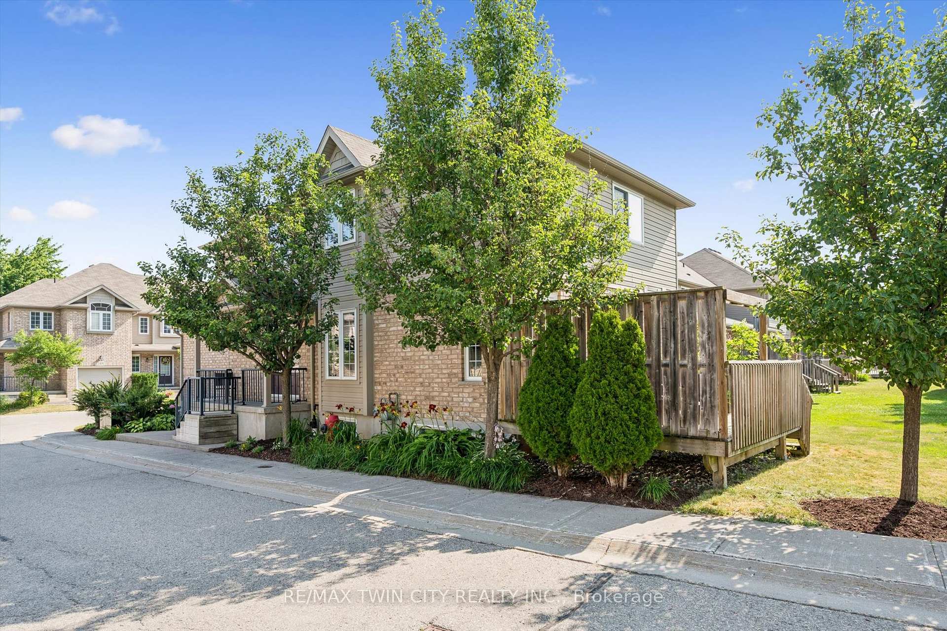 Photo 4 of Unit 36, 555 Chablis Drive, Waterloo, Beechwood West — HOMEH