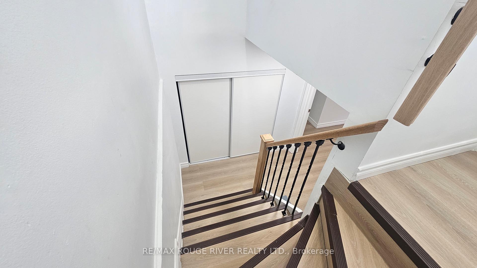 Photo 3 of 332 Rosedale Drive, Whitby, Downtown Whitby — HOMEH