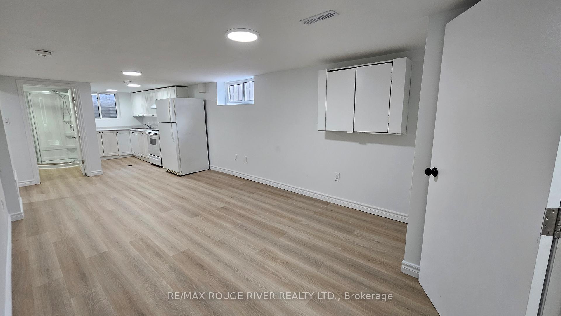 Photo 4 of 332 Rosedale Drive, Whitby, Downtown Whitby — HOMEH