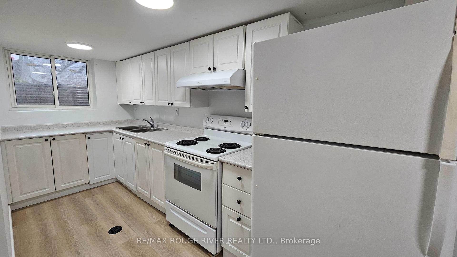 Photo 6 of 332 Rosedale Drive, Whitby, Downtown Whitby — HOMEH