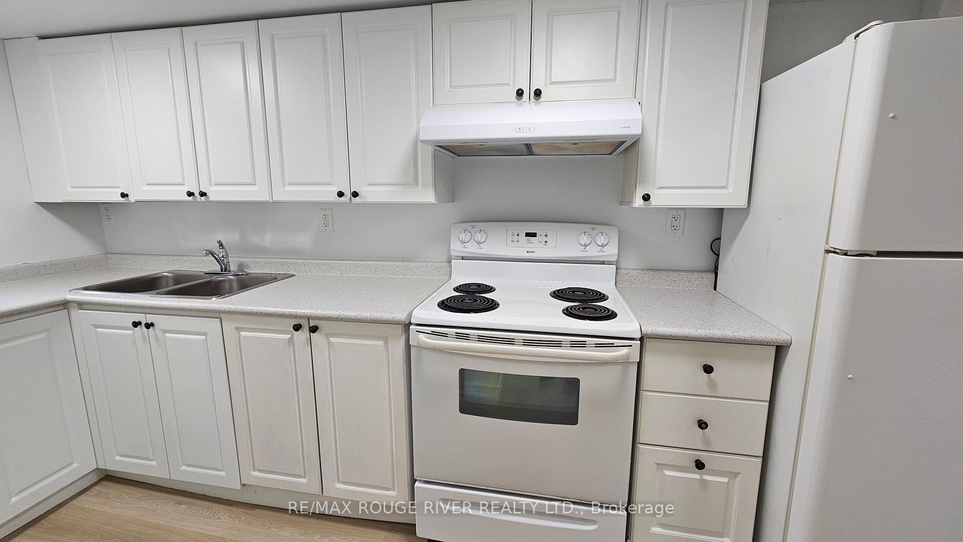 Photo 8 of 332 Rosedale Drive, Whitby, Downtown Whitby — HOMEH