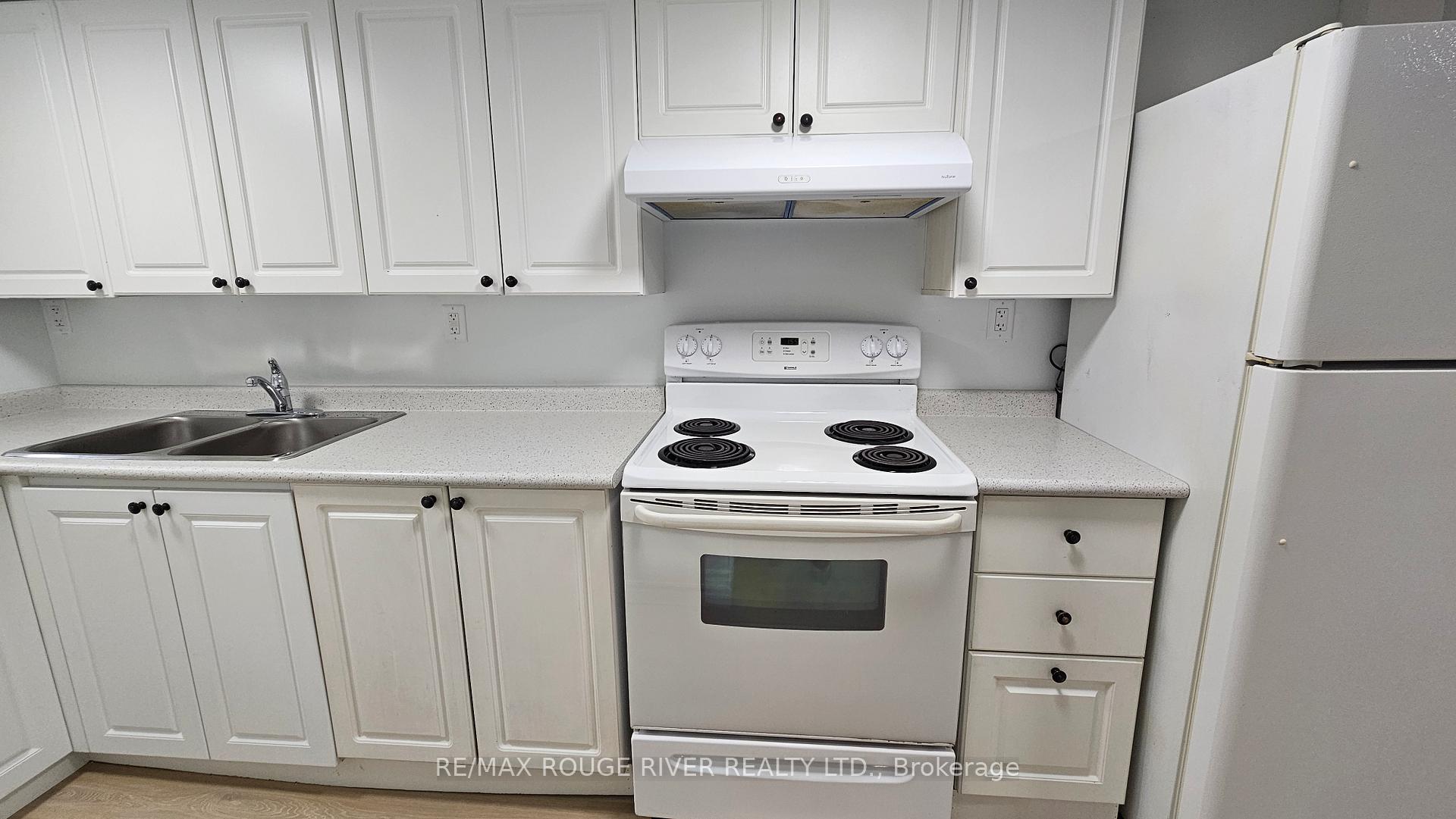 Photo 9 of 332 Rosedale Drive, Whitby, Downtown Whitby — HOMEH