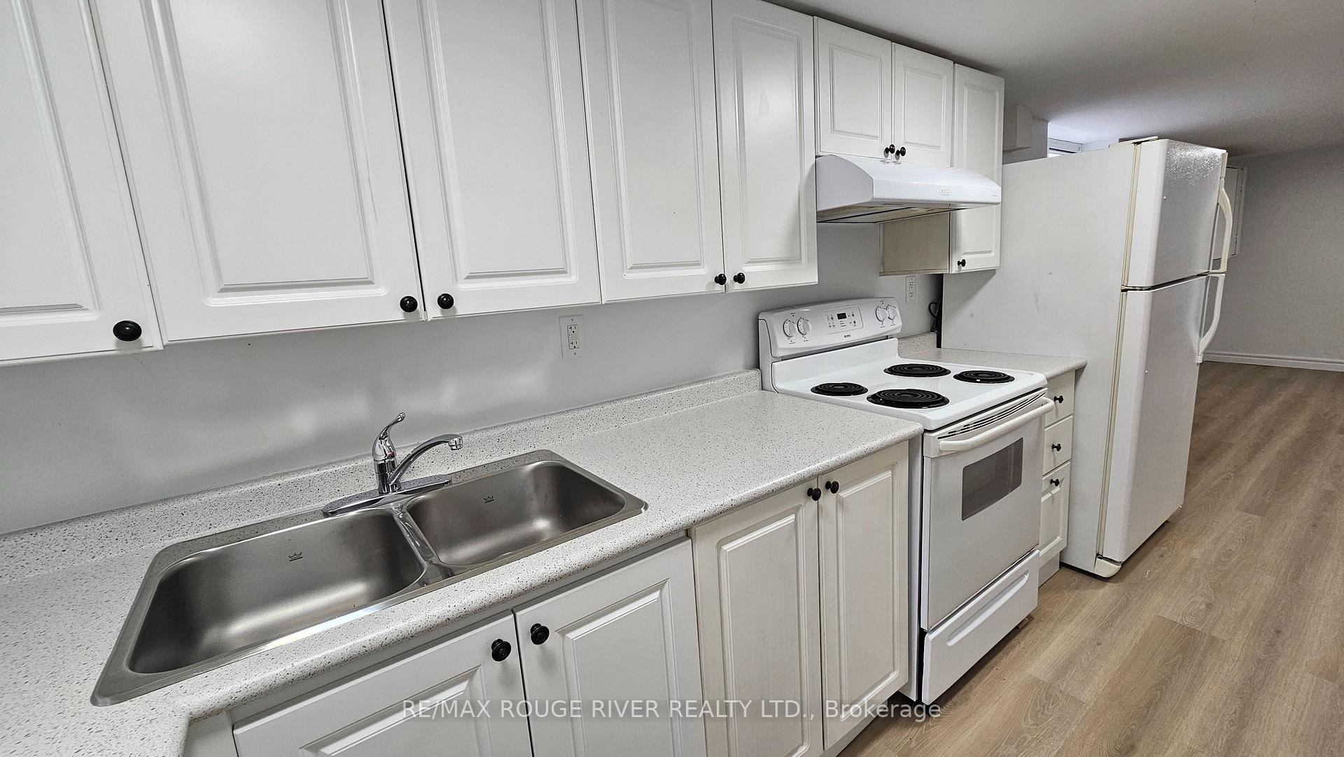 Photo 10 of 332 Rosedale Drive, Whitby, Downtown Whitby — HOMEH