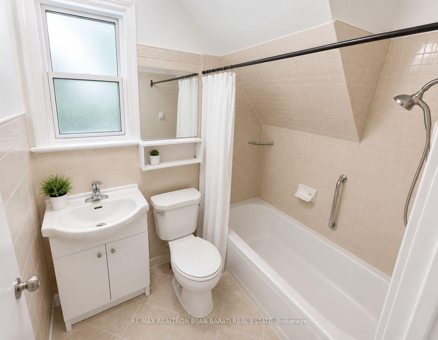 Photo 13 of 167 Ruggles Avenue, Richmond Hill, Harding — HOMEH