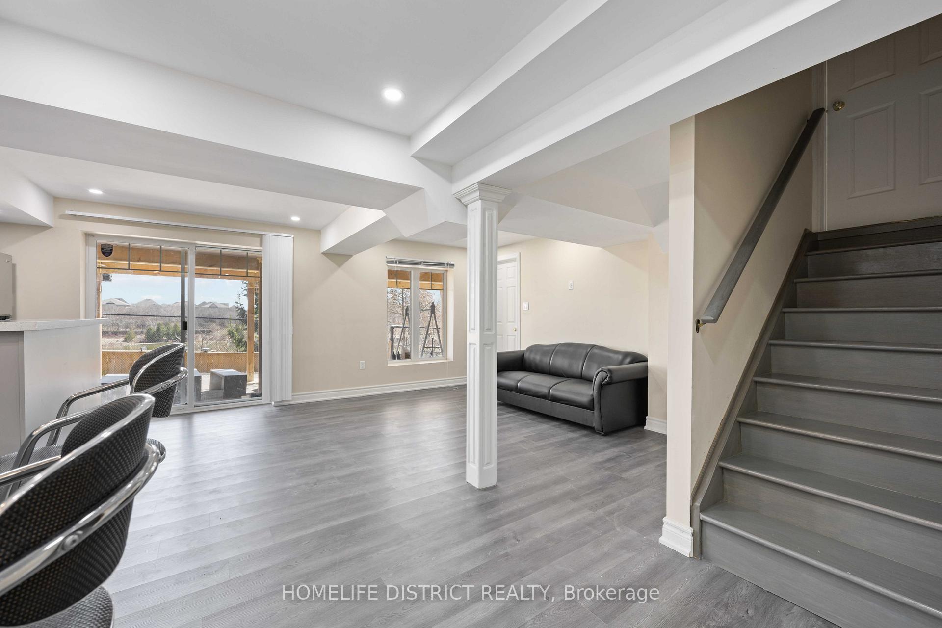 Photo 5 of 7 Mosely Crescent, Ajax, Northeast Ajax — HOMEH