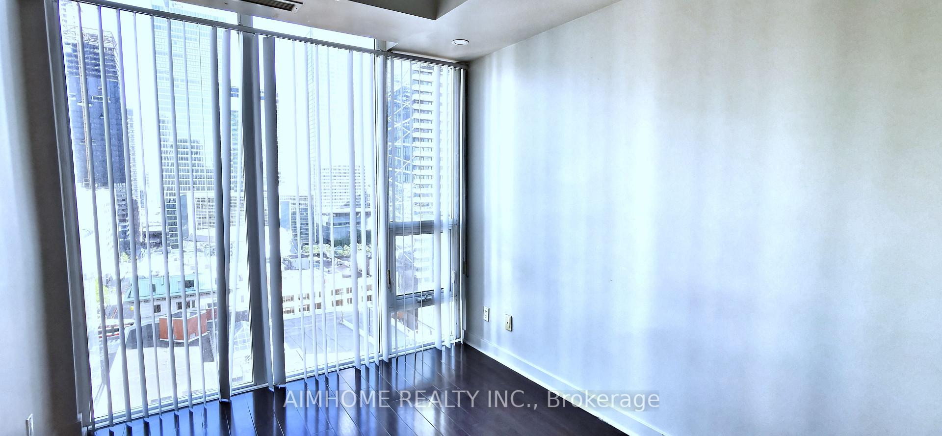 Photo 5 of Unit 1708, 126 Simcoe Street, Toronto, Waterfront Communities — HOMEH