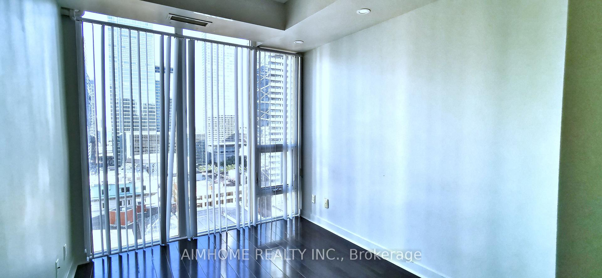 Photo 9 of Unit 1708, 126 Simcoe Street, Toronto, Waterfront Communities — HOMEH