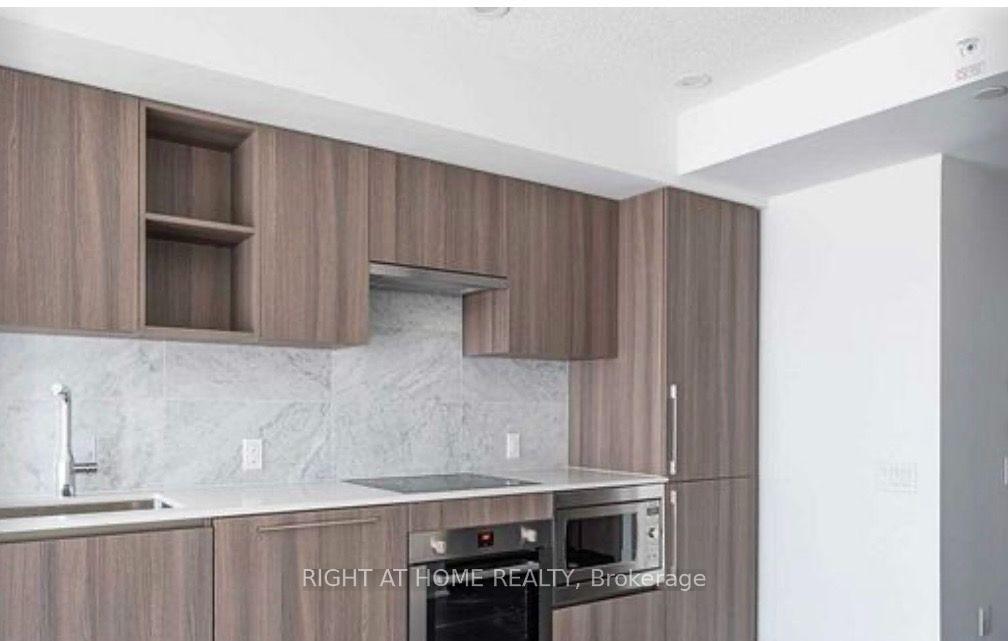 Photo 4 of Unit 3205, 17 Bathurst Street, Toronto, Waterfront Communities — HOMEH