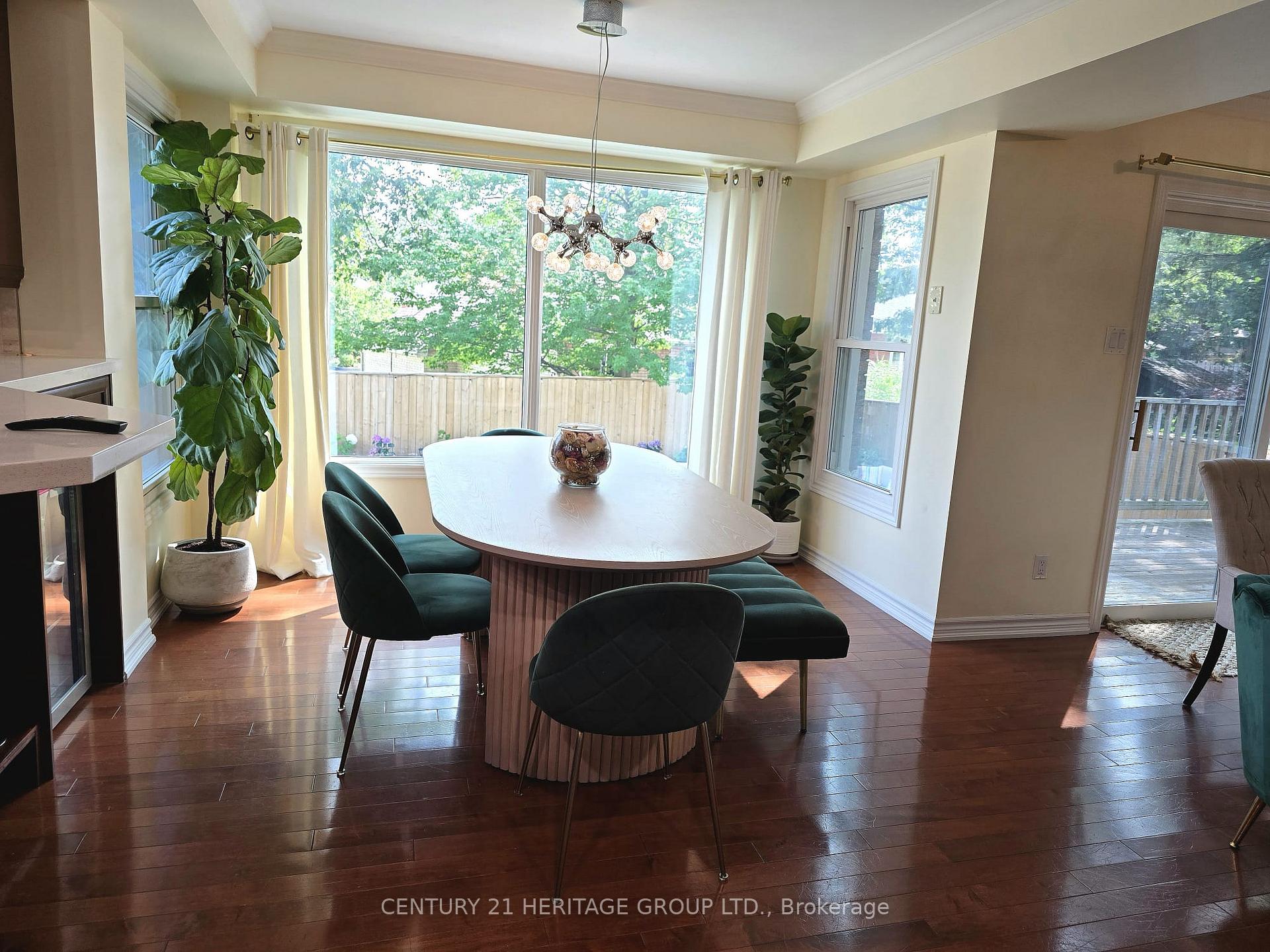 Photo 4 of 163 Fox Run, Barrie, Letitia Heights — HOMEH